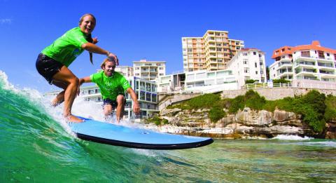 邦迪冲浪学校 (Lets Go Surfing Bondi Surf School)