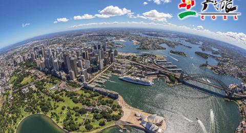 Sydney Harbour in Summer 悉尼港的航拍图显示悉尼歌剧院和悉尼海港大桥