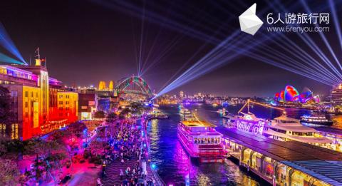缤纷悉尼灯光音乐节2018 (Vivid Sydney) 人群在悉尼港前滨欣赏 2018 缤纷悉尼灯光音乐节