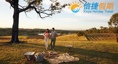 产品二_猎人谷奥德雷威尔金森酒庄 A couple enjoying a picnic at Audrey Wilkinson Wines, Hunter Valley