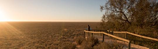 新南威尔士州 (NSW) 内陆国家公园的蒙哥瞭望台 (Mungo Lookout)