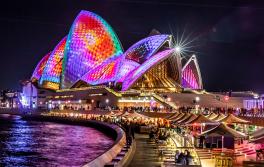 在歌剧院点亮风帆 缤纷悉尼灯光音乐节, 悉尼港